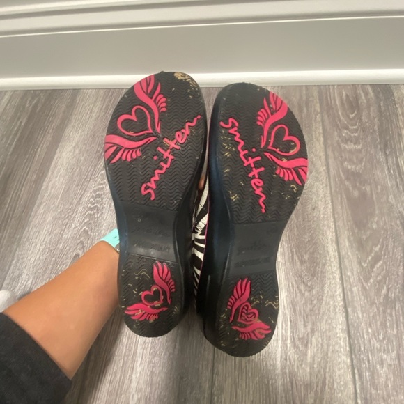 Smitten Slip Resistant Nursing Clogs - Picture 7 of 7